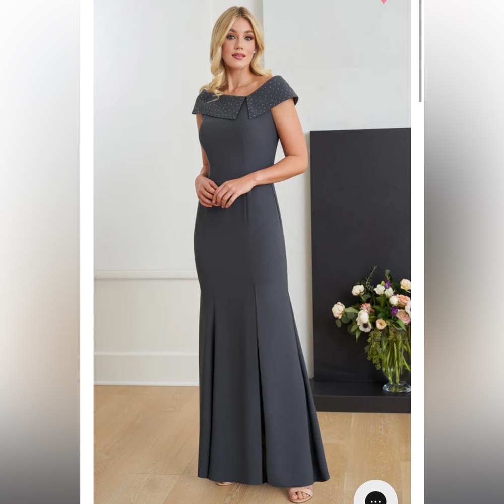 Elegant Navy Blue Evening Gown